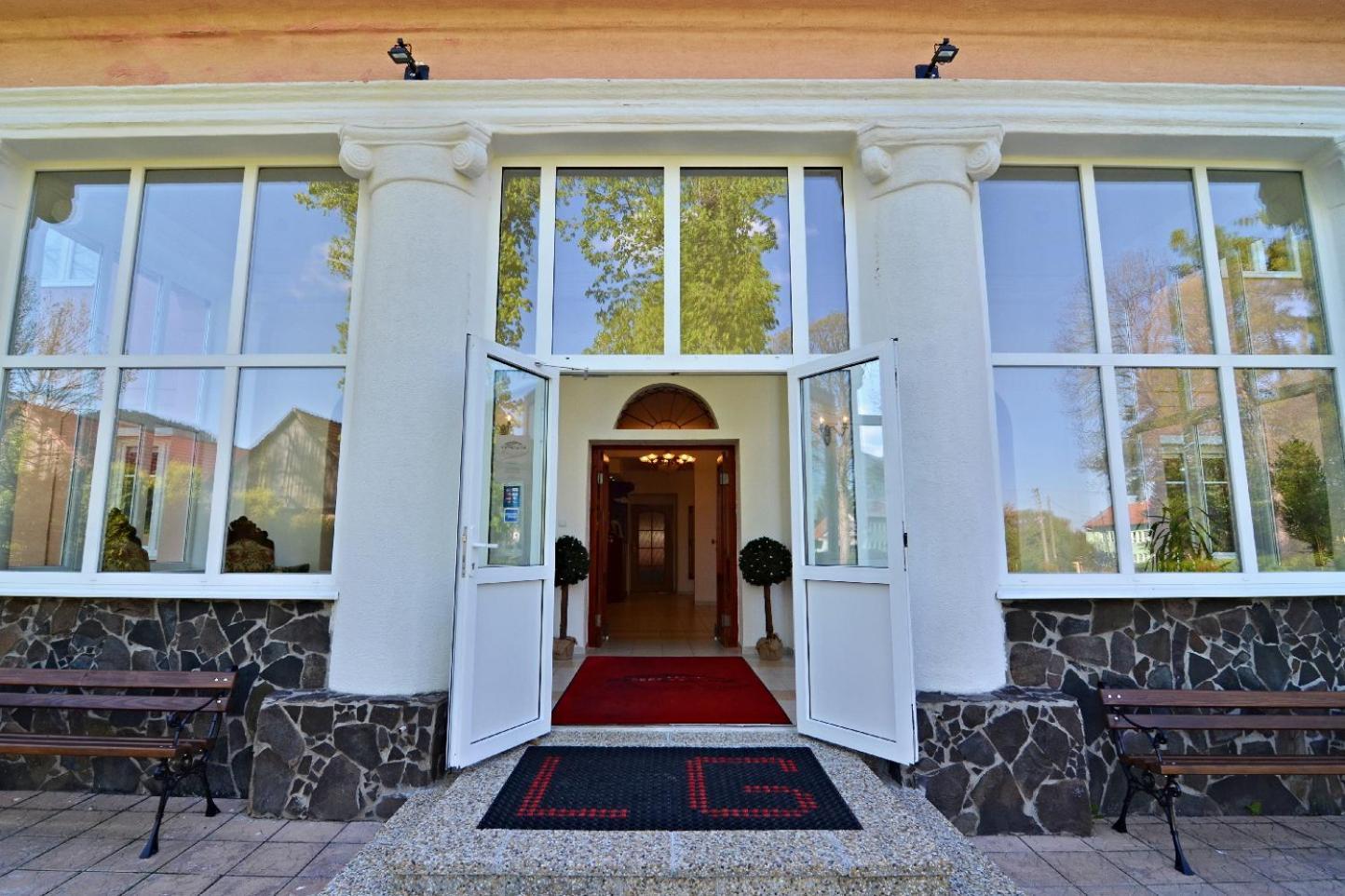 Svatojansky Kastiel Hotel ลิปโตว์สกียาน ภายนอก รูปภาพ