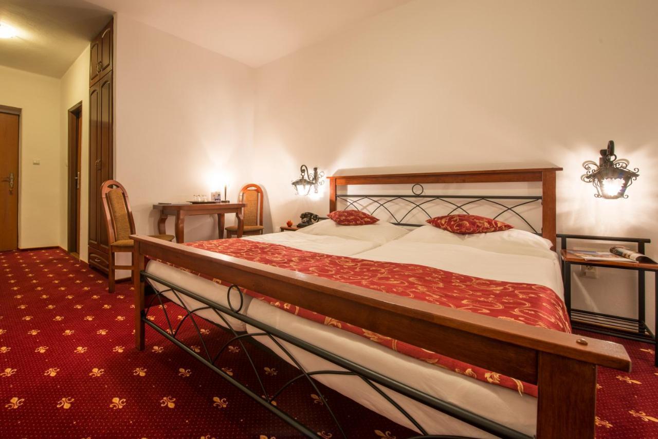 Svatojansky Kastiel Hotel ลิปโตว์สกียาน ภายนอก รูปภาพ