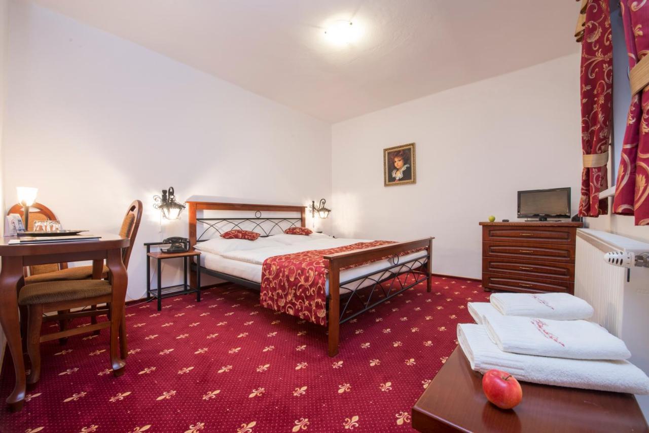 Svatojansky Kastiel Hotel ลิปโตว์สกียาน ภายนอก รูปภาพ