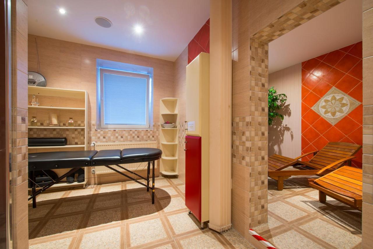 Svatojansky Kastiel Hotel ลิปโตว์สกียาน ภายนอก รูปภาพ