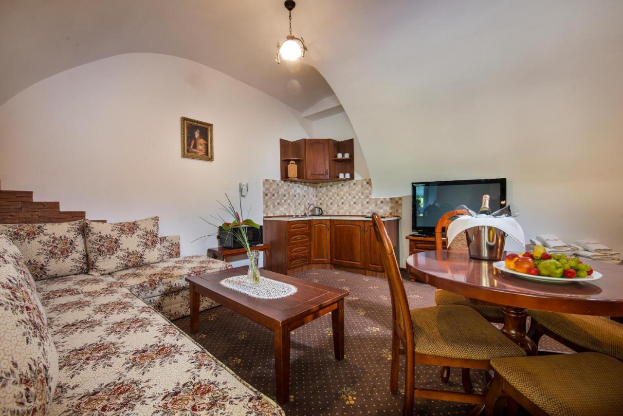 Svatojansky Kastiel Hotel ลิปโตว์สกียาน ภายนอก รูปภาพ