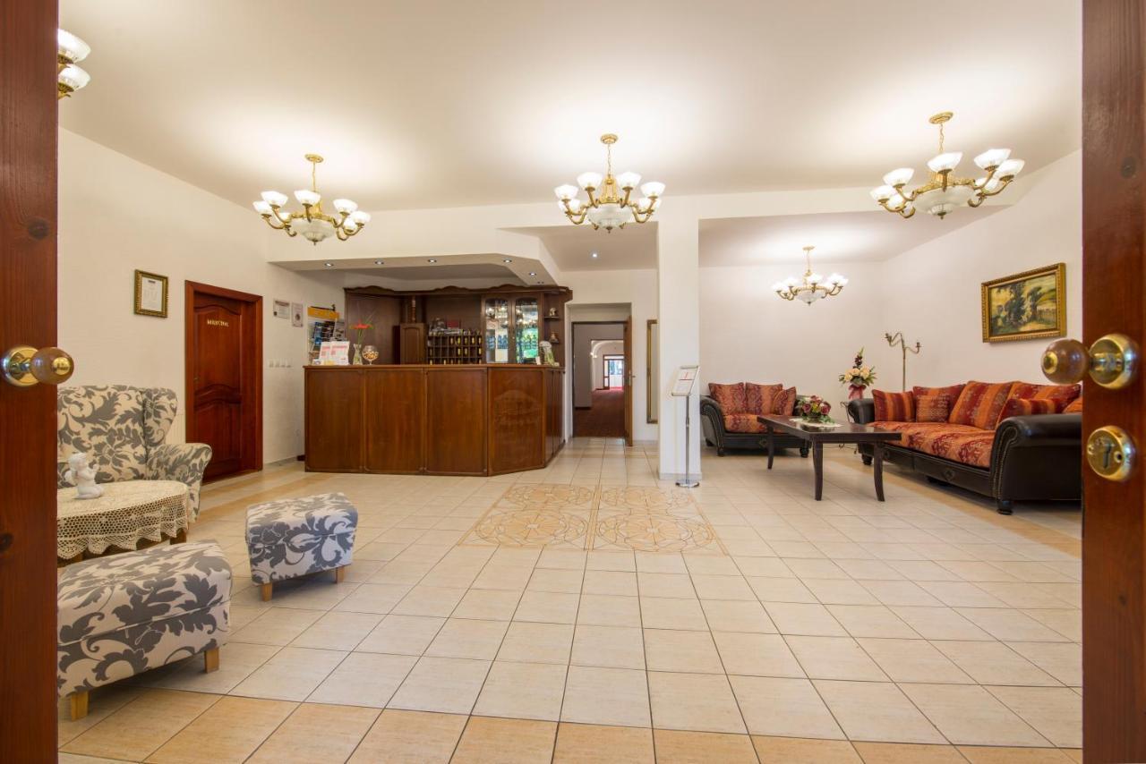 Svatojansky Kastiel Hotel ลิปโตว์สกียาน ภายนอก รูปภาพ